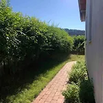 Your Cosy Getaway Halfway Between And Forest Апартаменты