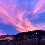 Your Cosy Getaway Halfway Between And Forest Апартаменты