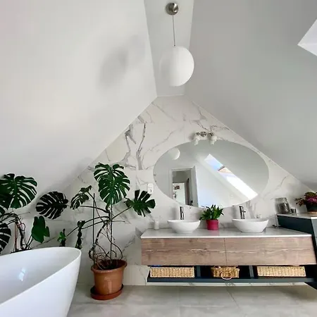 Your Cosy Getaway Halfway Between And Forest * Vonyarcvashegy