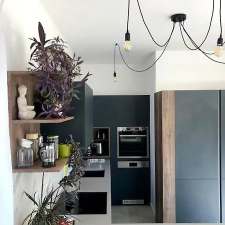 Apartment Your Cosy Getaway Halfway Between And Forest Vonyarcvashegy