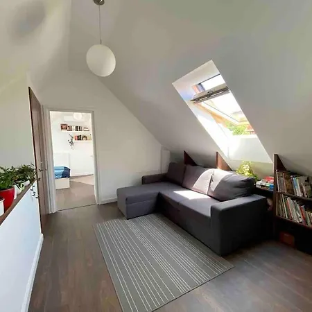 Your Cosy Getaway Halfway Between And Forest * פוניארצוושהג'