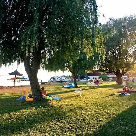 Your Cosy Getaway Halfway Between And Forest דירה *