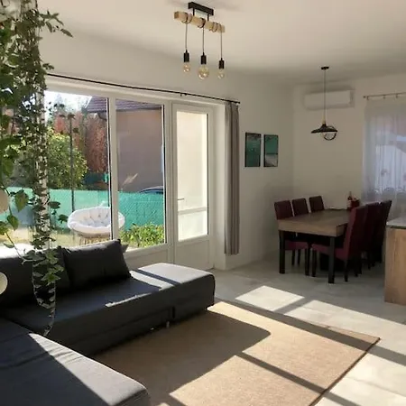 Your Cosy Getaway Halfway Between And Forest Lägenhet