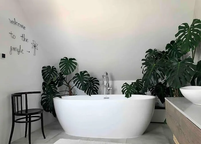 Your Cosy Getaway Halfway Between And Forest דירה *