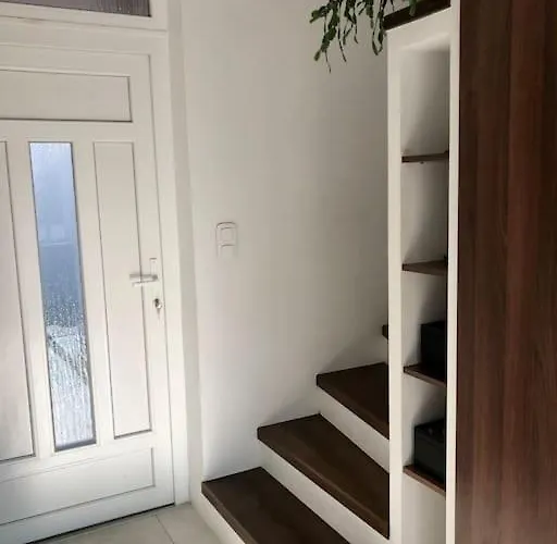 Your Cosy Getaway Halfway Between And Forest דירה פוניארצוושהג'