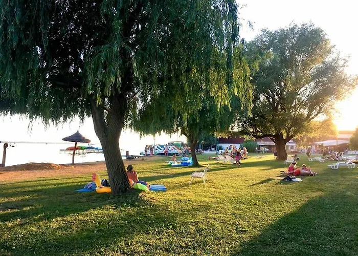 Your Cosy Getaway Halfway Between And Forest דירה *