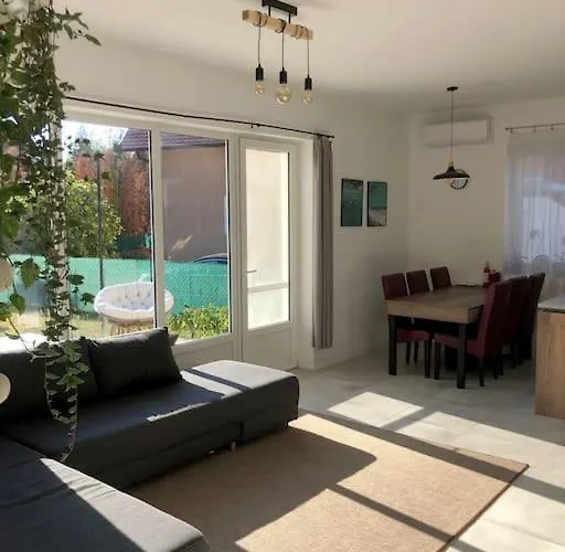 Your Cosy Getaway Halfway Between And Forest شقة