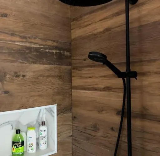 Your Cosy Getaway Halfway Between And Forest * פוניארצוושהג'